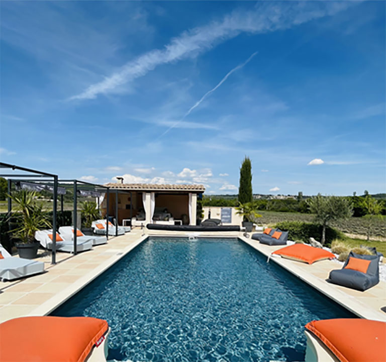 swimming pool of the Bastide de Bourgets guest room